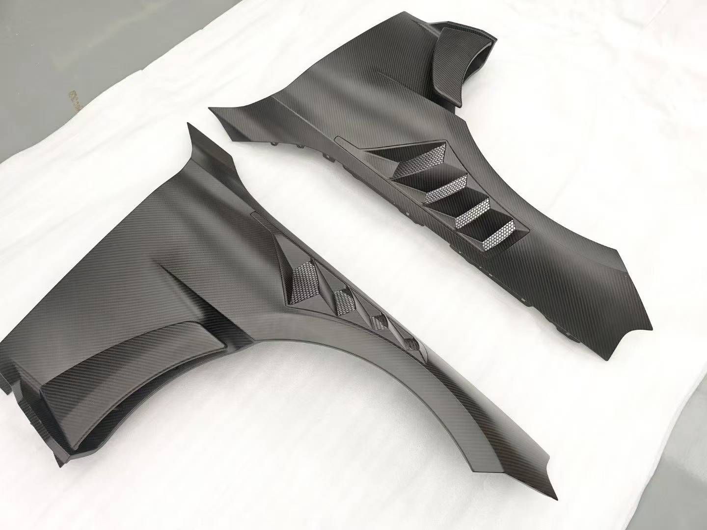 Bmw M2G87 Front Fenders Alpha Style Dry Carbon Rtuned Carbon